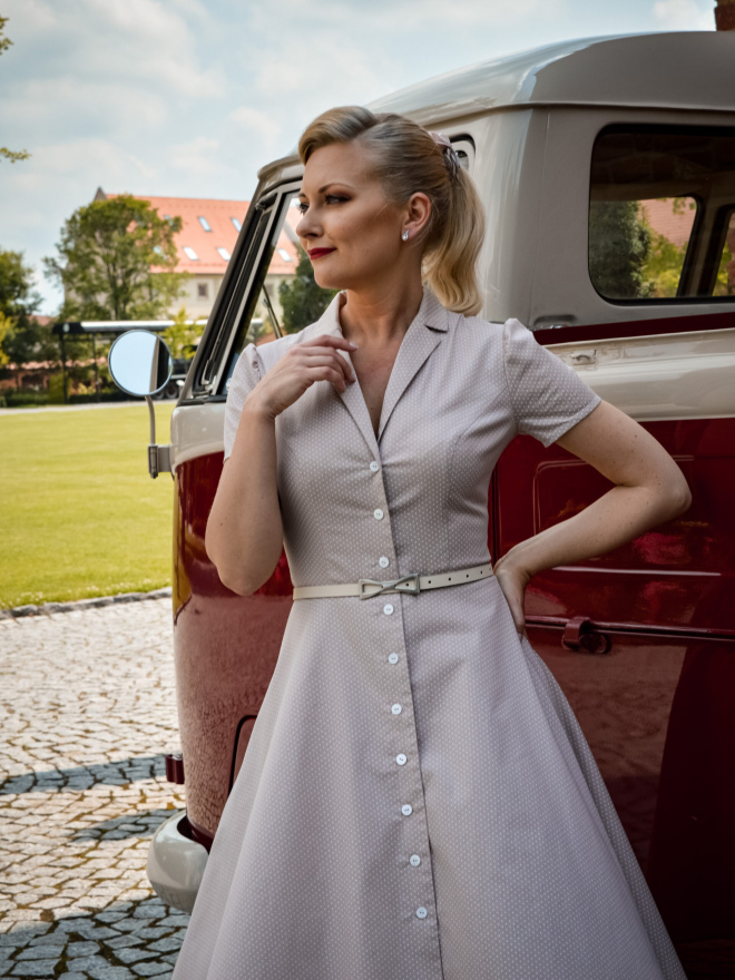 Bawełniana sukienka z kołnierzem rewersowym