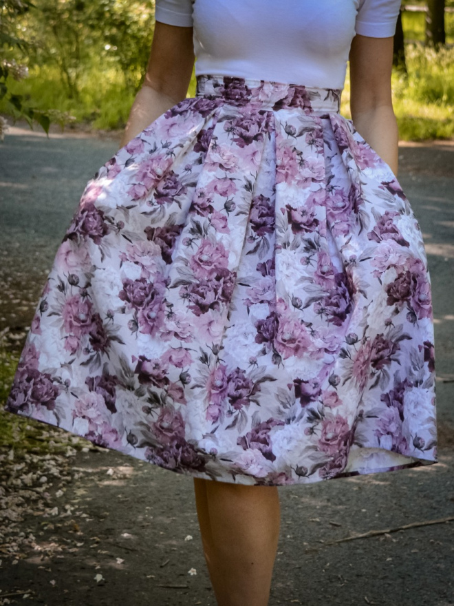 Spódnica z kontrafałdami - różowe kwiaty