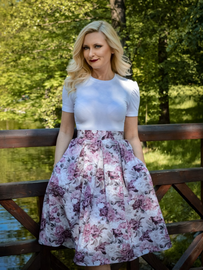 Spódnica z kontrafałdami - różowe kwiaty