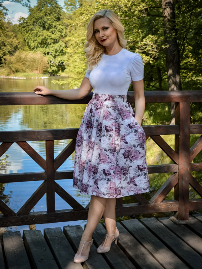 Spódnica z kontrafałdami - różowe kwiaty