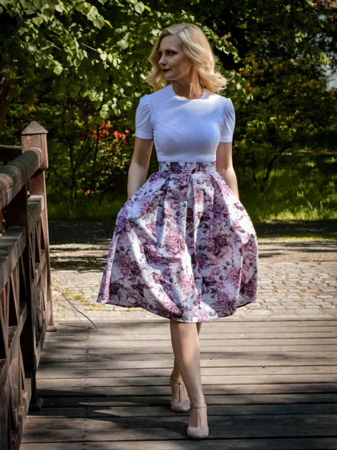Spódnica z kontrafałdami - różowe kwiaty