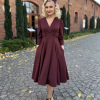 Sukienka Ingrid – elegancka sukienka retro o rozkloszowanym kroju. Sukienka retro Ingrid w kolorze kasztanowego bordo z kieszeniami i rozkloszowanym dołem.