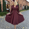 Sukienka Ingrid – kobieca sukienka rozkloszowana inspirowana modą retro. Sukienka Ingrid – rozkloszowana sukienka retro z kopertowym dekoltem i szerokim dołem.