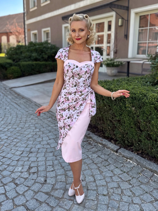Elegancka sukienka ołówkowa retro Rosalie w kwiaty sakura, sukienka na wesele i komunię