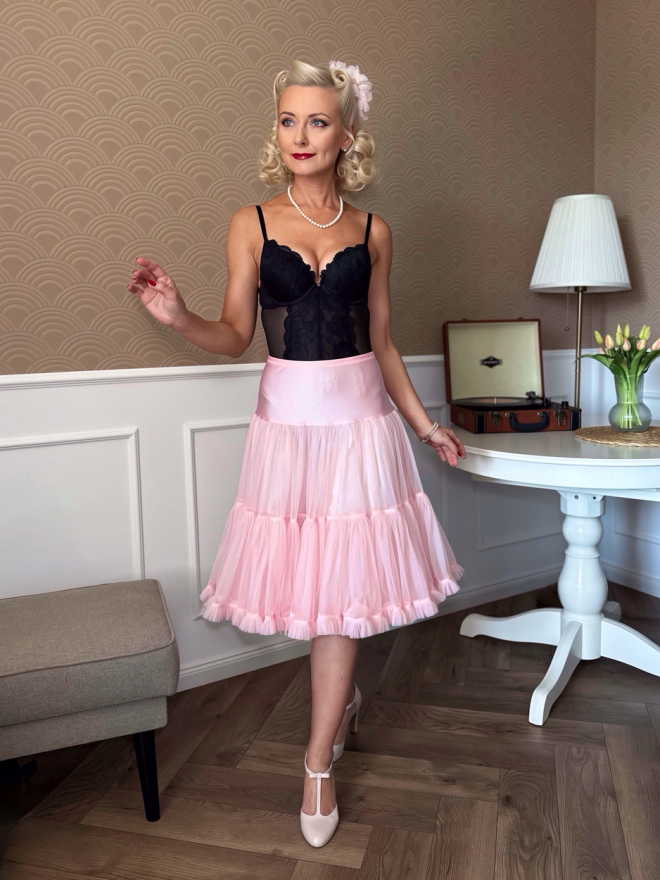 Tiulowa halka petticoat do sukienek rozkloszowanych o długości do kolan