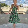 Sukienka retro Kailani w tropikalne kwiaty z rozkloszowanym dołem z pełnego koła