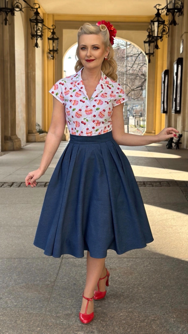 ✨Chcesz przenieść się w czasie do lat 50.?✨
Wpadnij na @polish_boogie_festival w Człuchowie! 💃🎶

W strefie Pin-Up czeka Cię moc atrakcji:
👒 metamorfozy Pin-Up pod okiem członkiń grupy @pin_up_poland ,
💄 Pin-Up makeup & hair,
👑 konkurs miss,
👗 a w czwartek 24 lipca – pokaz mody Chic Bow!

Zobacz nasze sukienki w ruchu! A jeśli Ci się któraś spodoba…
🛍️ W piątek i sobotę (25–26 lipca) znajdziesz nas na targach, gdzie będzie można przymierzyć i kupić wybrane modele Chic Bow!

Nie przegap tej okazji, żeby poczuć klimat retro na własnej skórze! 💋
Do zobaczenia w Człuchowie!

📍 Polish Boogie Festival | 24–26 lipca 2025
📅 Pokaz mody: czwartek 24.07 (Canpol)
🛍️ Targi Chic Bow: piątek-sobota 25–26.07 (Park Luizy)

💋
Natalia
—————————
#polishboogiefestival #modaretro #pinupdress #pokazmody #sukienkiretro #sukienkimidi #sukienkinalato #eleganckiesukienki #pinup #pinupstyle #retrostyle #vintagevibes #50sstyle #50sstyledress #pinuppoland #człuchów2025 #retrosukienka #pinupgirl #retrofashion #chicbowbyjaskula